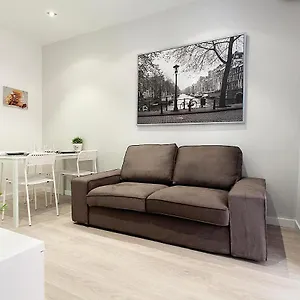 Apartamento Ma22 - Ma22 - In Sants Communal Terrace, Barcelona